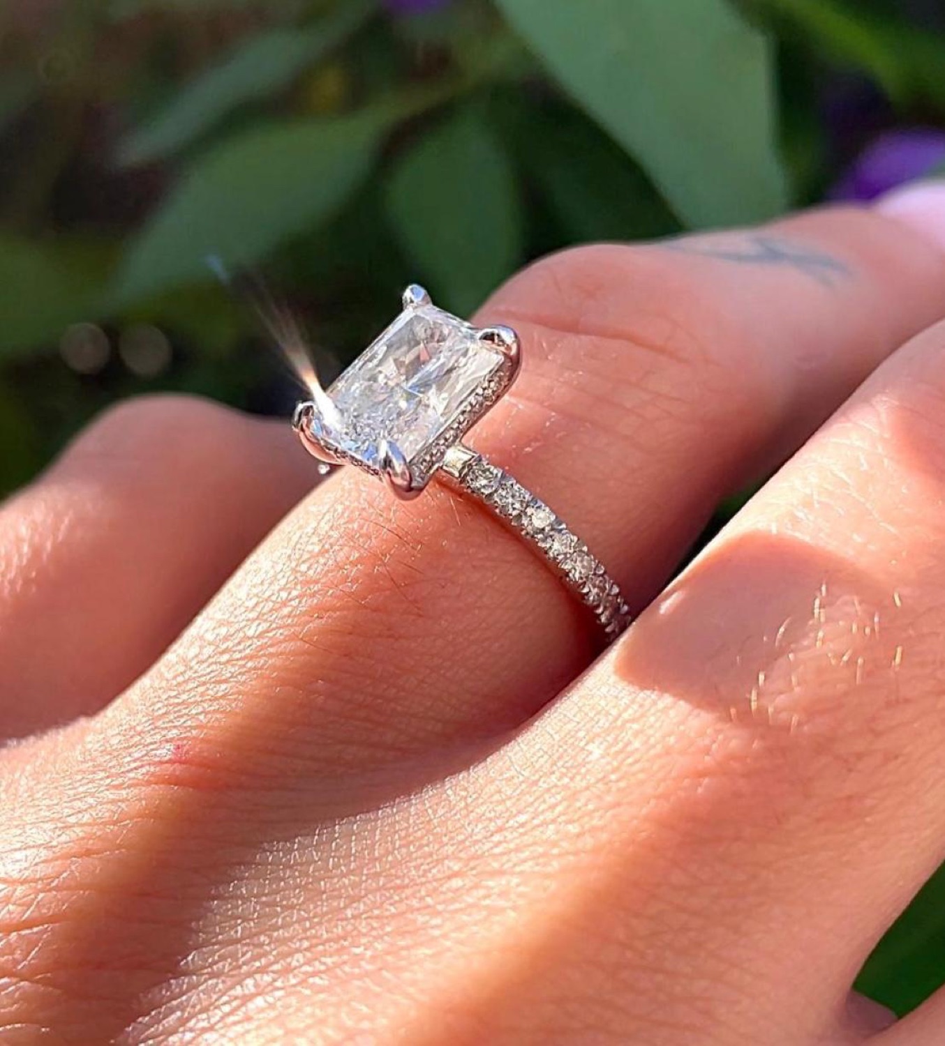 טבעת יהלום משובצת בעבודת יד — Guerrier Jewelry