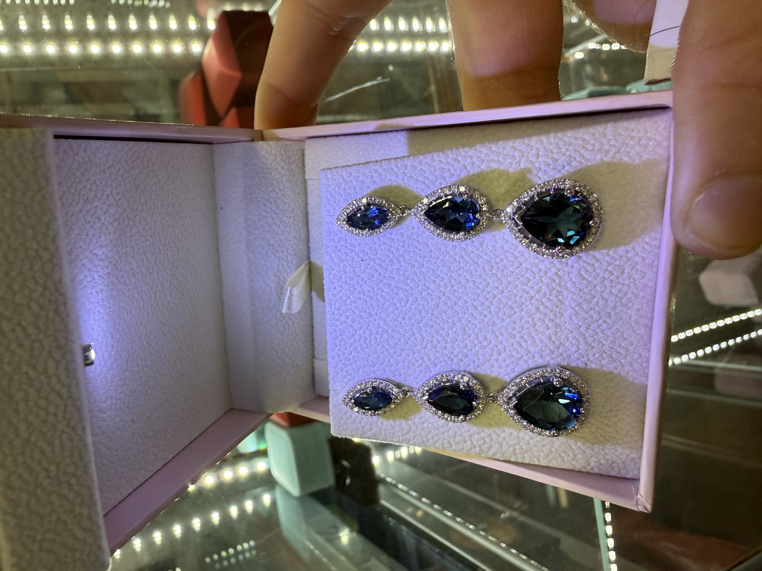 עגילים משובצים אבנים בעבודת יד — Guerrier Jewelry