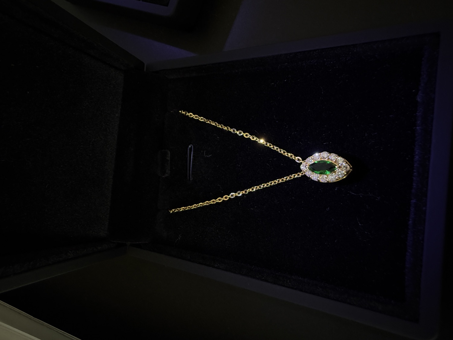 תליון יהלום בעבודת יד — Guerrier Jewelry