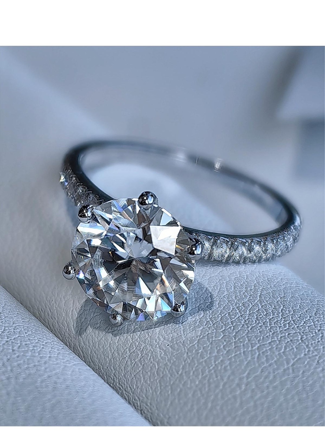 טבעת יהלום משובצת בעבודת יד — Guerrier Jewelry